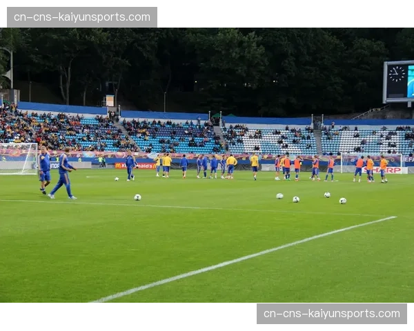 “赛前动态：曼城训练课重点演练前场任意球配合”